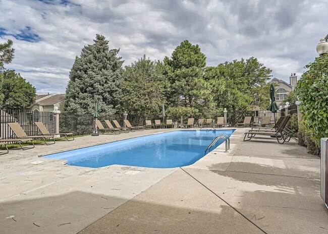 Building Photo - SPACIOUS & UPDATED 1BD/1BA Condo- Lakewood, CO! Available NOW!