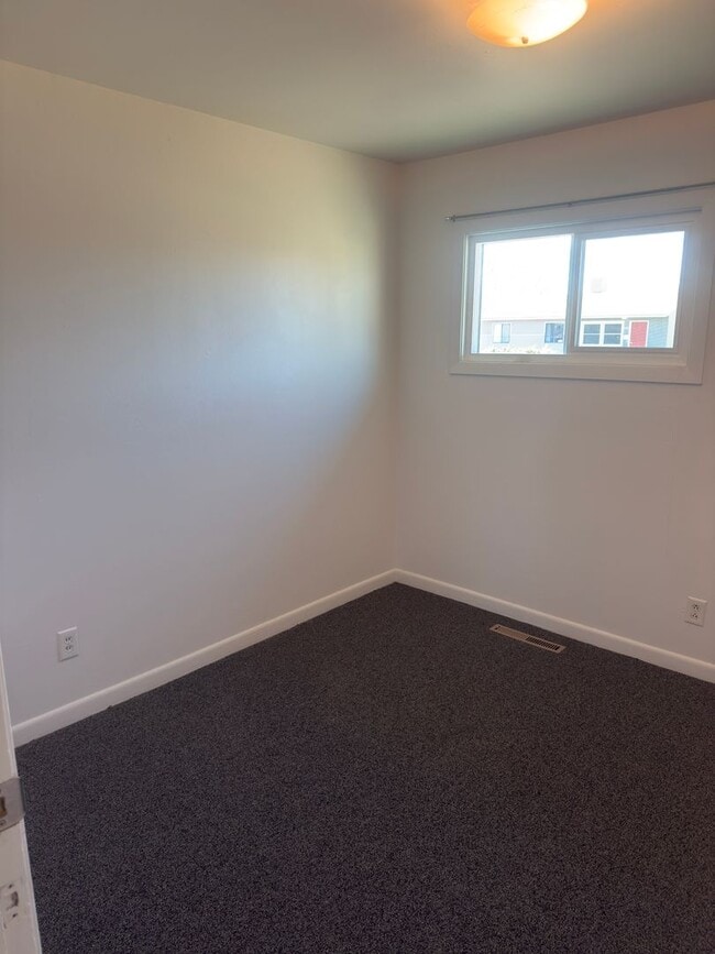 Building Photo - Remodeled 3 Bed 1 Bath Home Close to Downtown Grand Junction