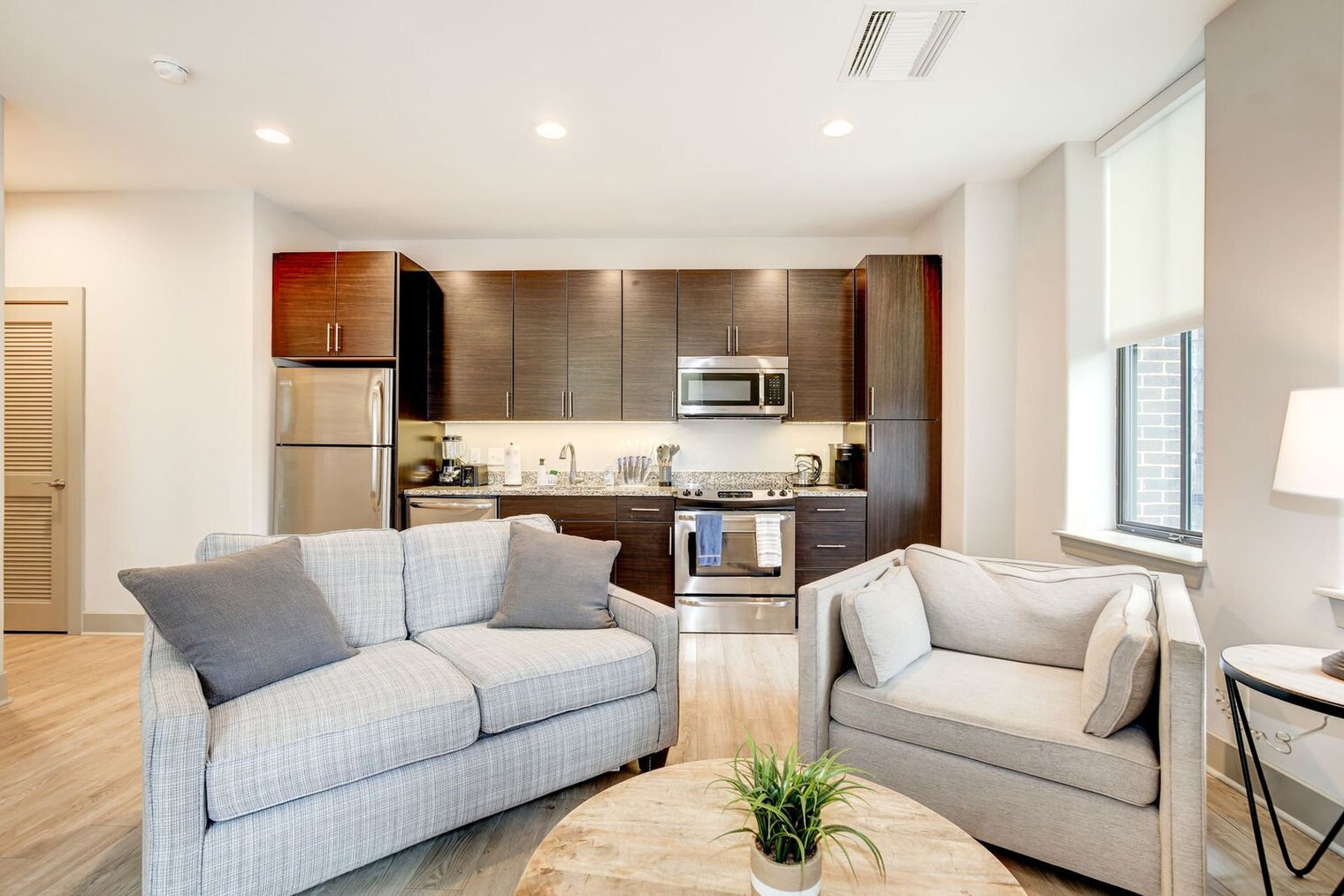 Building Photo - 10 Light St