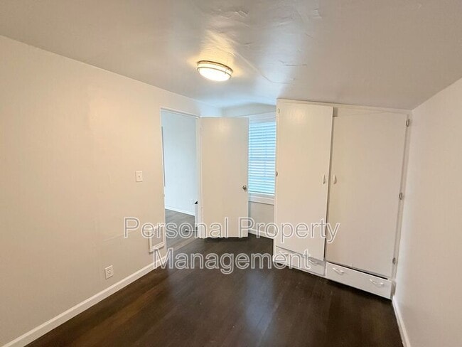 Building Photo - 1103 W St