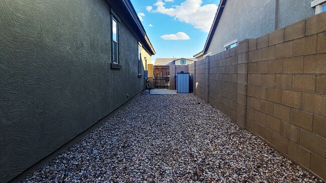 Building Photo - Like new 4-bedroom with Teen suite & Commu...