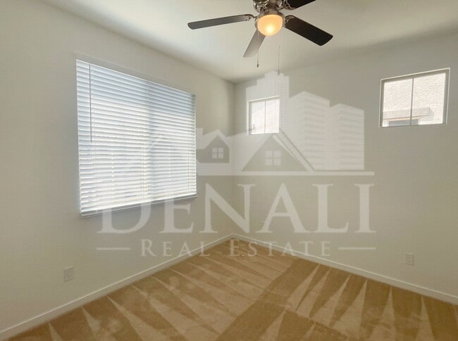 Building Photo - 1365 W Bluejay Dr