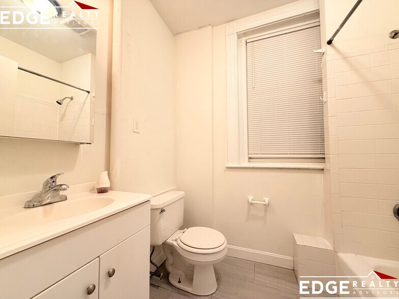 Building Photo - 21 Linden St