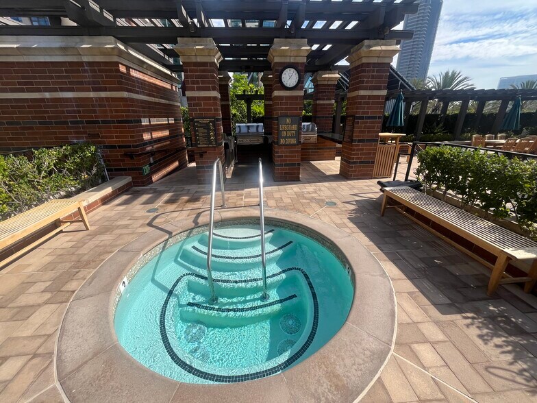 Spa - 500 W Harbor Dr