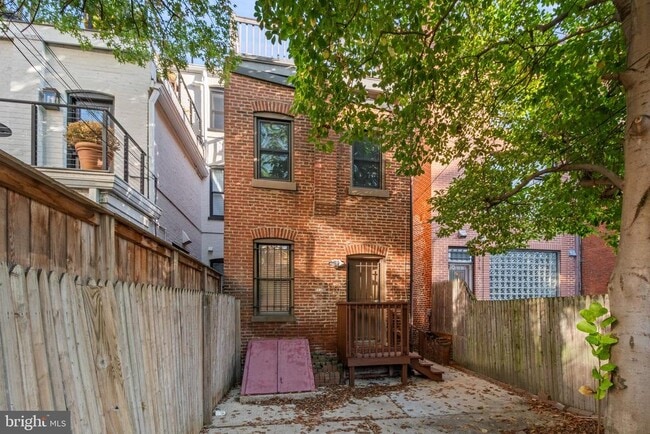 Building Photo - 1522 Swann St NW