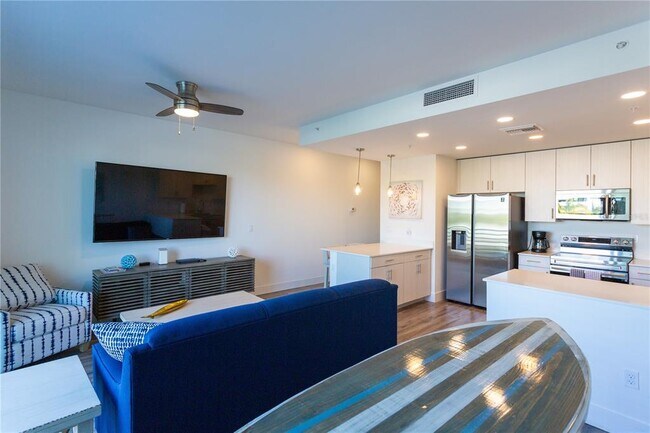 Building Photo - 1709 N Tamiami Trl
