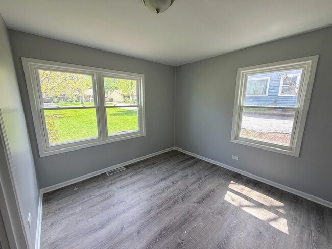 Building Photo - 622 N Garfield St