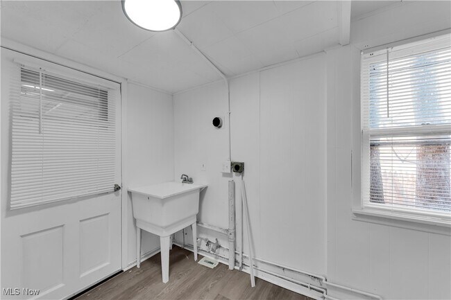 Building Photo - 786 E 156th St