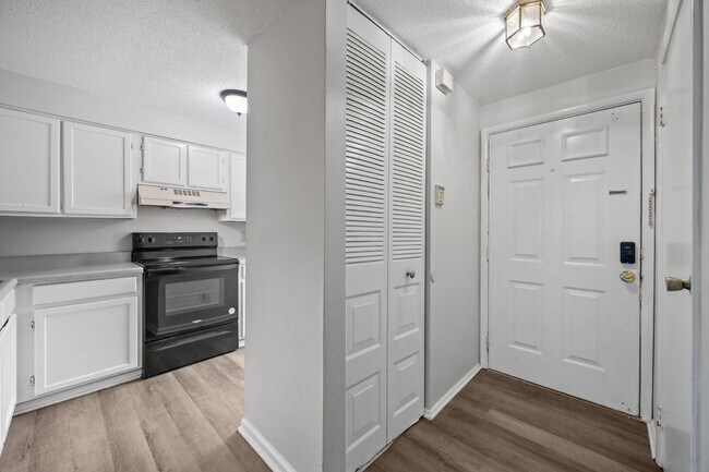 Building Photo - 7716 Sandra Ln