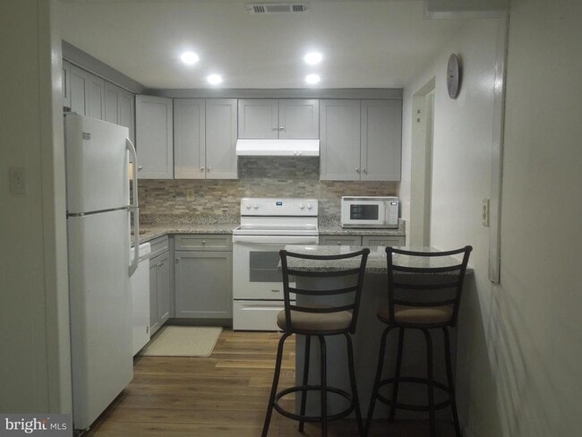 Building Photo - 1738 Farmington Ct