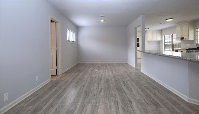 Building Photo - 5221 Palmetto St