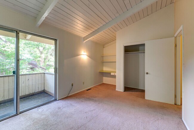 Building Photo - 1000 11th St