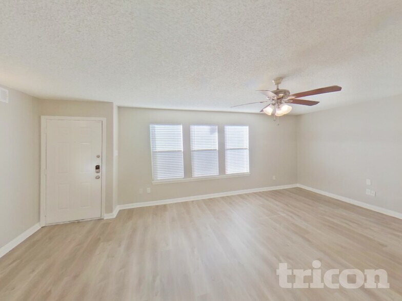 Building Photo - 1216 Grinnell Dr
