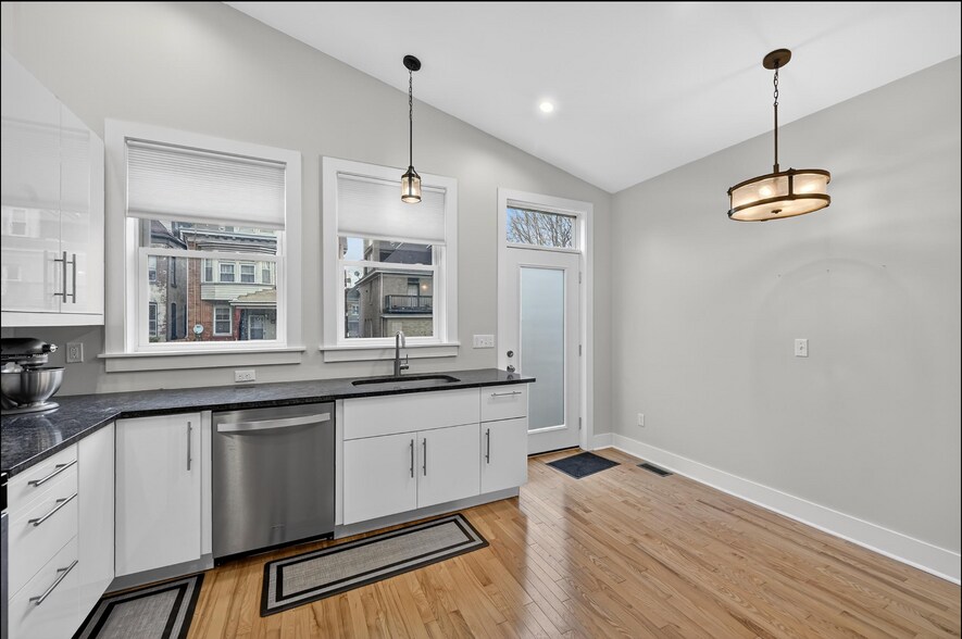 Building Photo - 5549 Columbo St