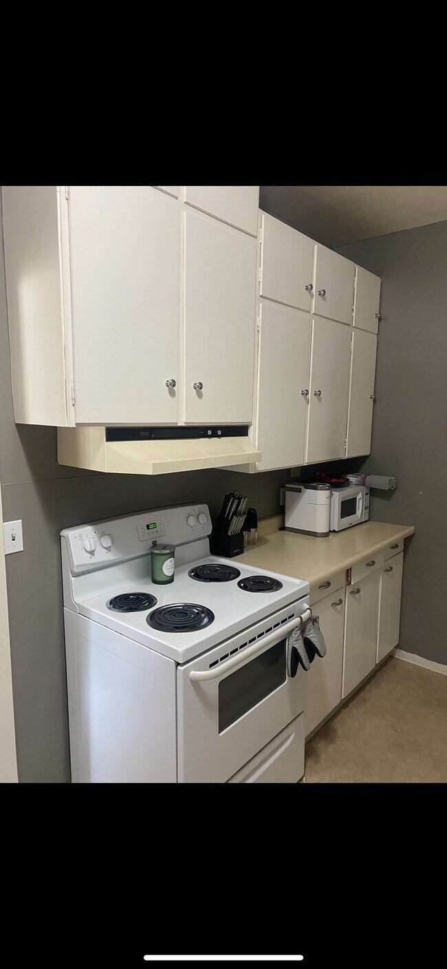 Building Photo - 112 N 5th St