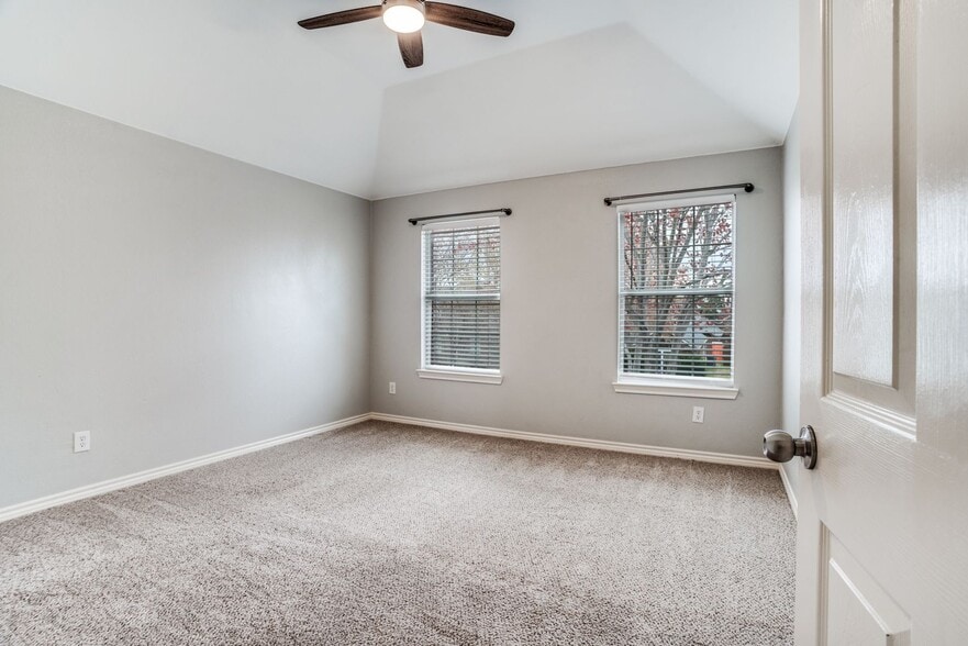 Building Photo - 10640 Line Berry Ln