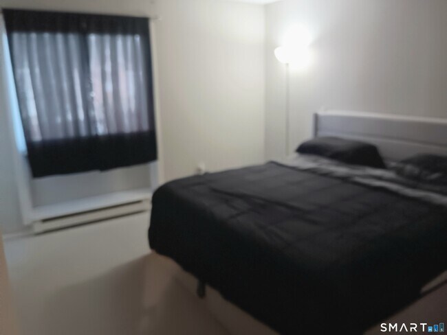 Building Photo - 585 Park Rd