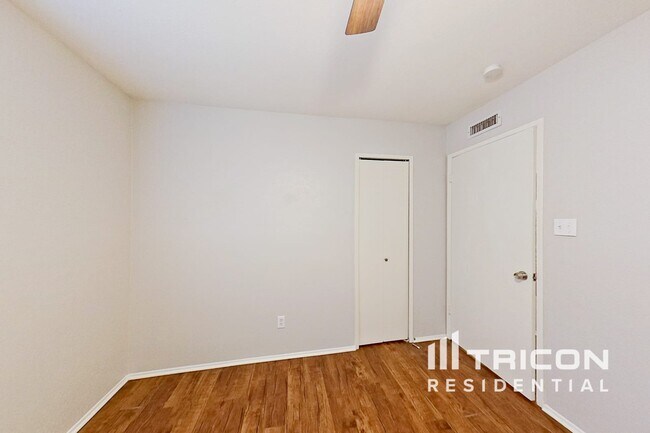 Building Photo - 3816 Aspenwood Dr