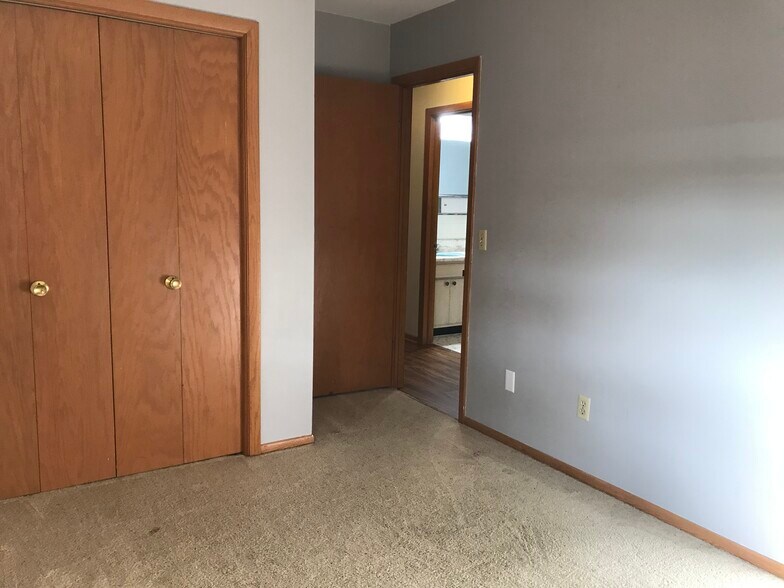 Building Photo - 413 S Charter St