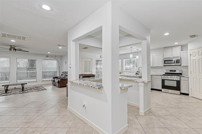 Building Photo - 14802 Dorray Ln