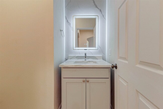 Building Photo - 26603 Summerbend Hollow Ln