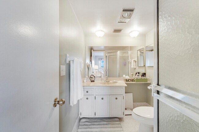 Building Photo - 20 Yacht Club Dr