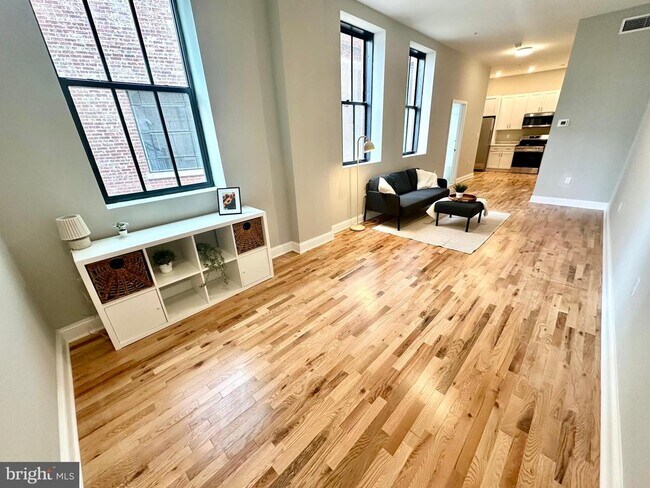 Building Photo - 100 W Lexington St