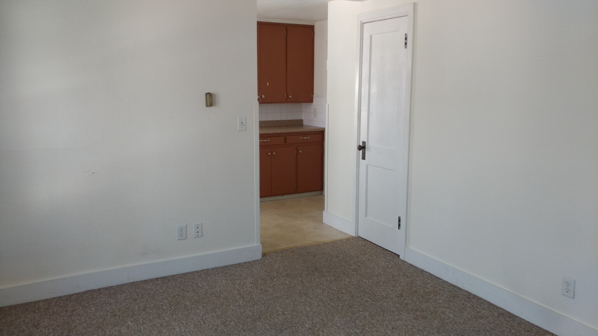 Building Photo - 221 8th St S