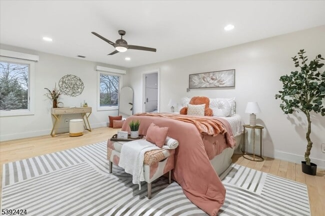 Building Photo - 827 Alden Rd