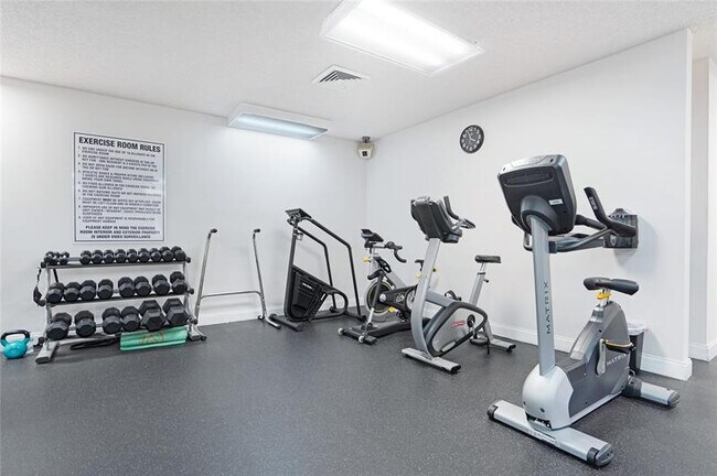 Building Photo - 102 Gardens Dr