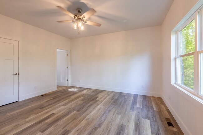 Building Photo - 2045 Southfork Dr