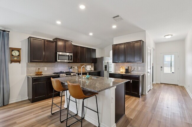 Building Photo - "Charming 3-Bedroom Haven with Granite Elegance in San Antonio!"