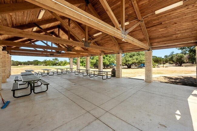 Building Photo - 13 Autumn Oaks Dr