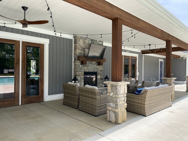 Building Photo - Wren | 3 Bed 2.5 Bath | Garage | 1729 sf