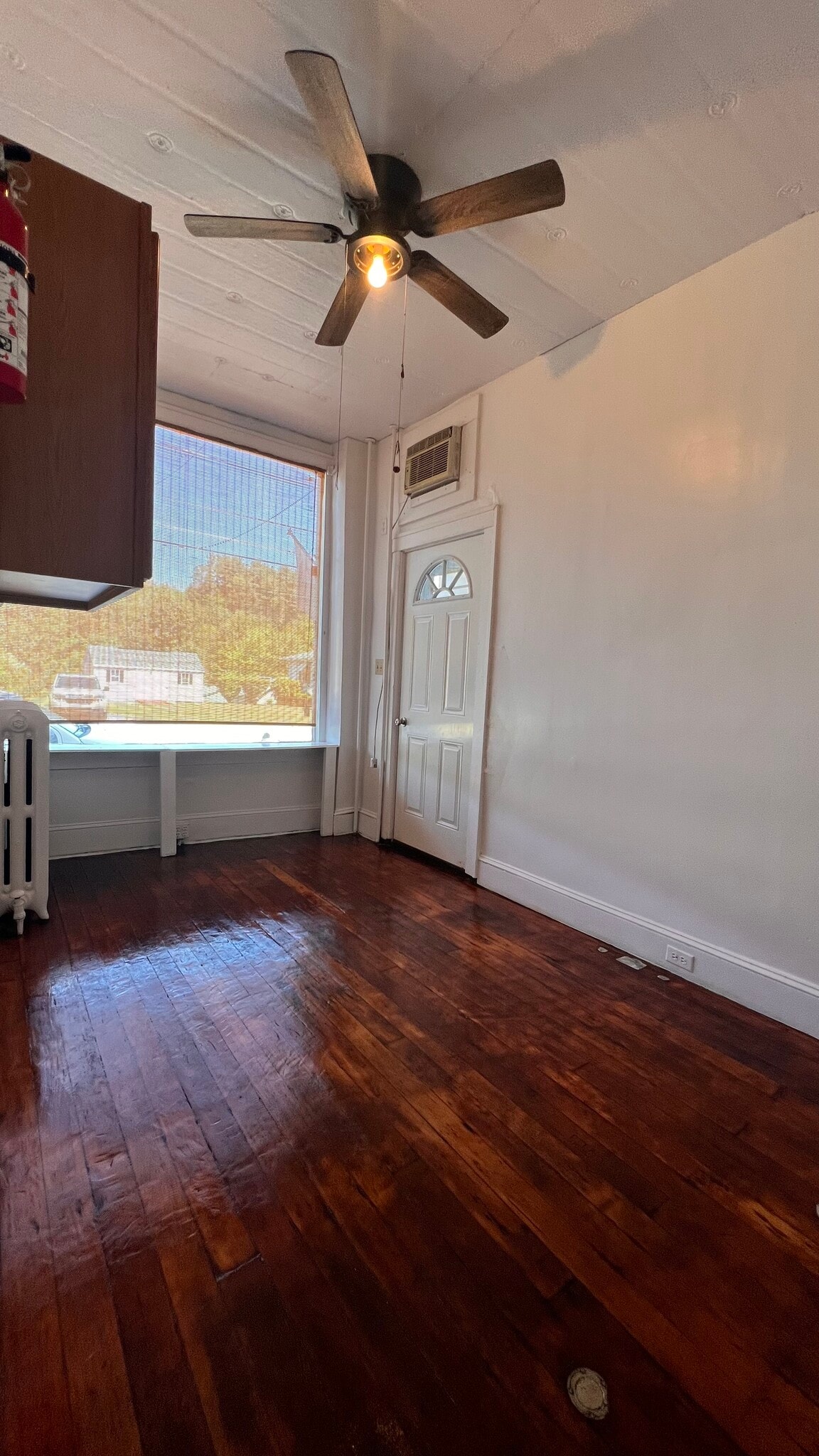 Private Room w/ AC - 44 E Bacon St
