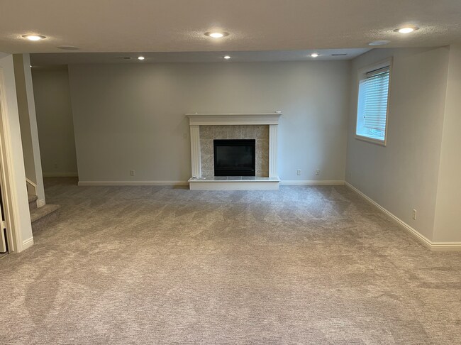 Building Photo - Comfort Meets Function in This 4-Bedroom H...