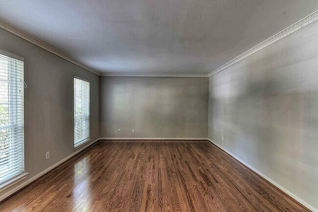 Building Photo - 14627 Carolcrest Dr