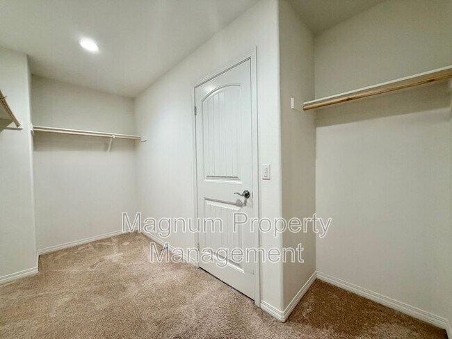 Building Photo - 34124 Thistlewood Ave