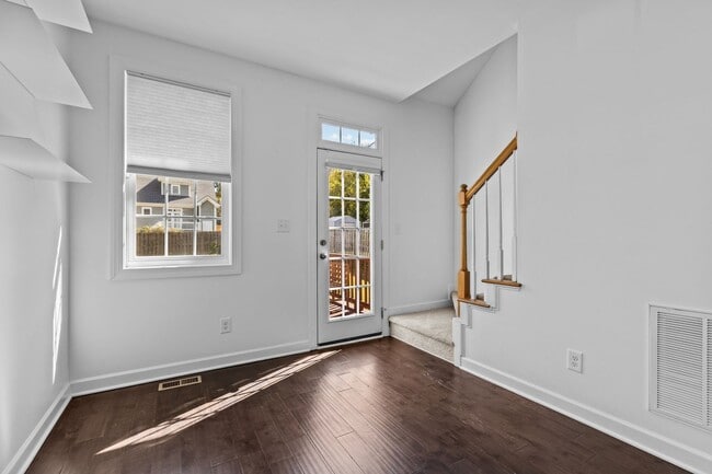 Building Photo - Gorgeous 3 Bedroom Home in Downtown Raleig...