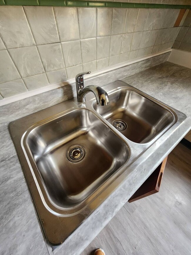 Building Photo - 2954 E 67th St