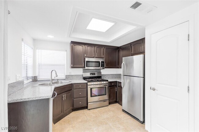 Building Photo - 7600 Beverly Hills Dr