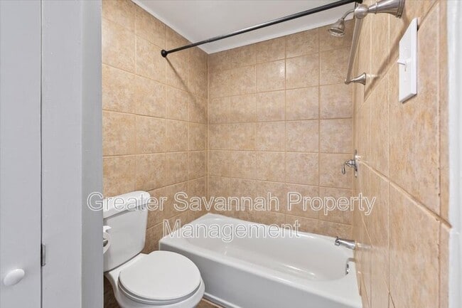 Building Photo - 705 W 47th St