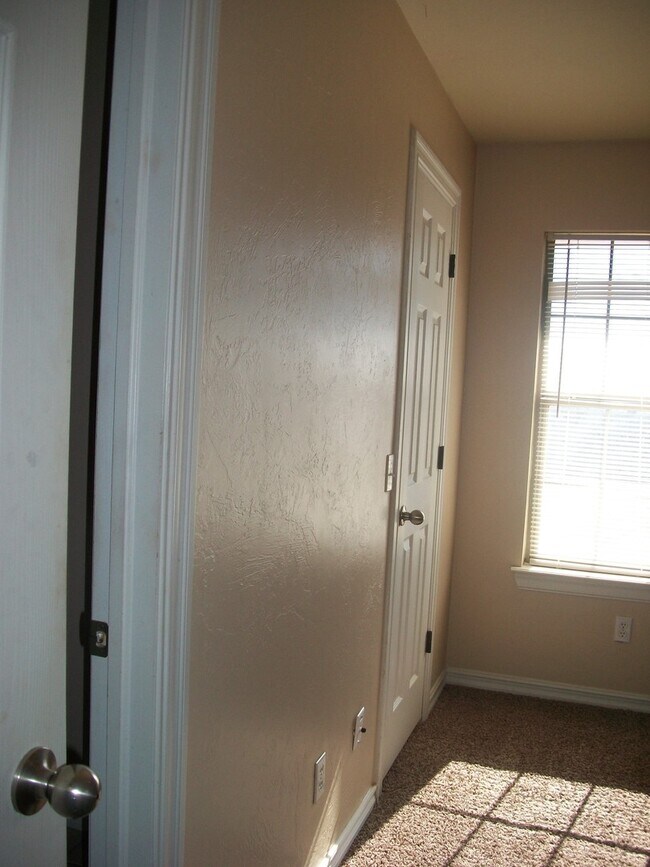 Building Photo - 3 Bed 2 Bath 2 Car Garage in College Park ...