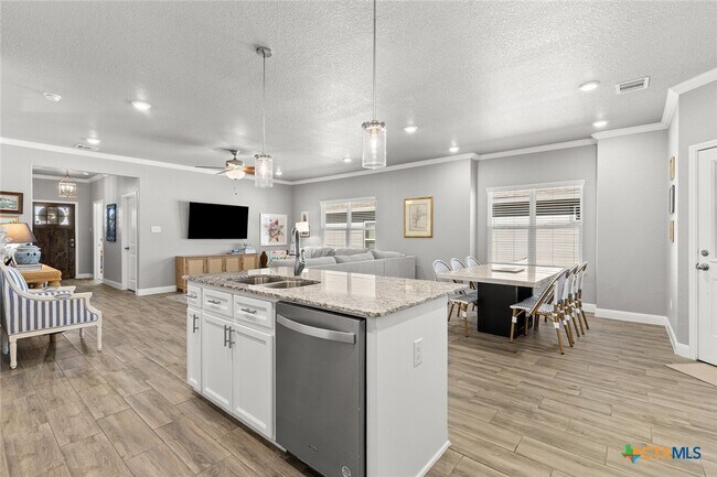 Building Photo - 1422 Fiddle Wood Wy