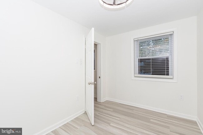 Building Photo - 2711 Oakford St