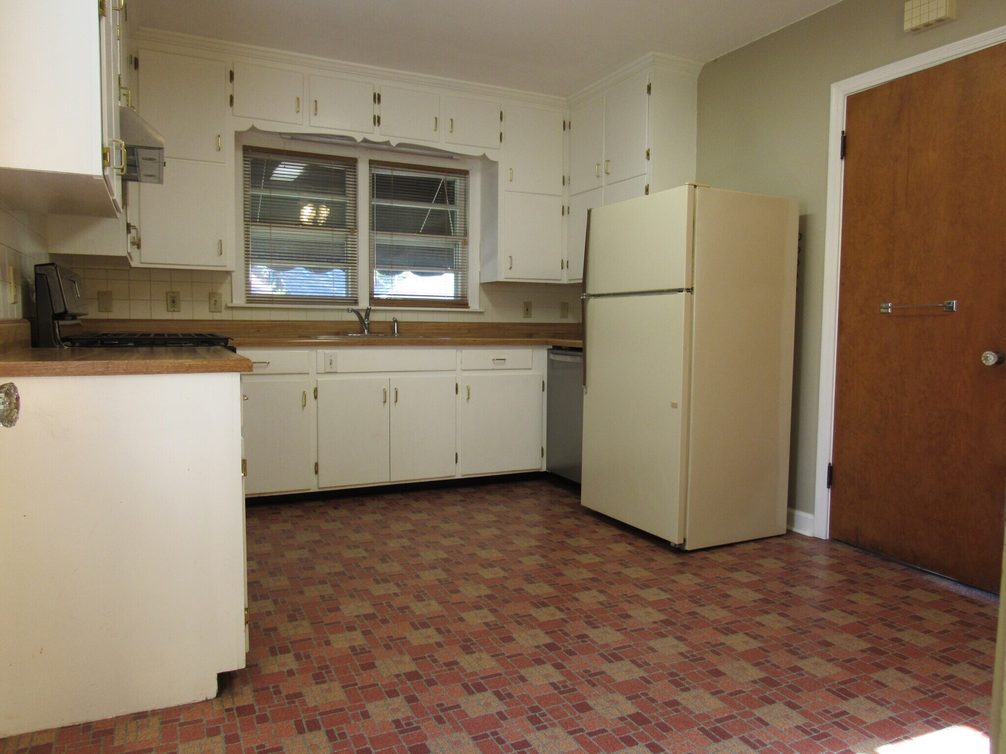 Building Photo - 1605 Broadlawn Ave