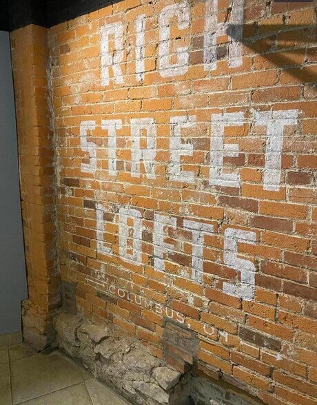 Building Photo - 432 E. Rich St