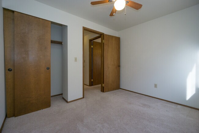 Building Photo - 16708 SE 40th Pl