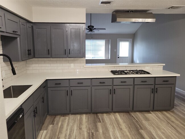Building Photo - 13923 Ivymount Dr
