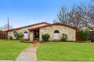 Building Photo - Charming 3-Bedroom Home with Pool